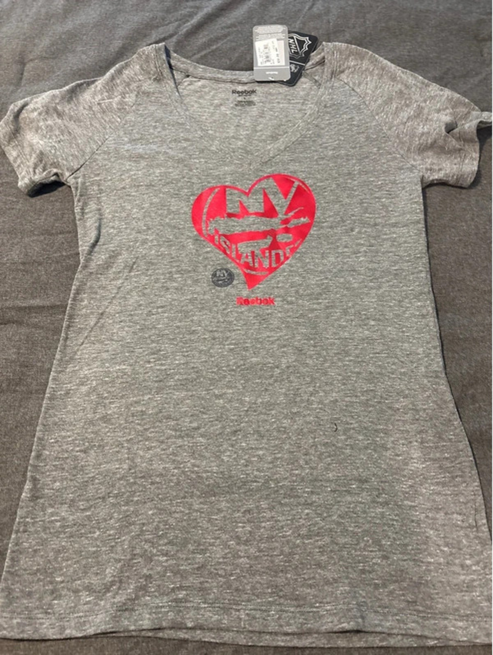 Islanders women’s tee size large